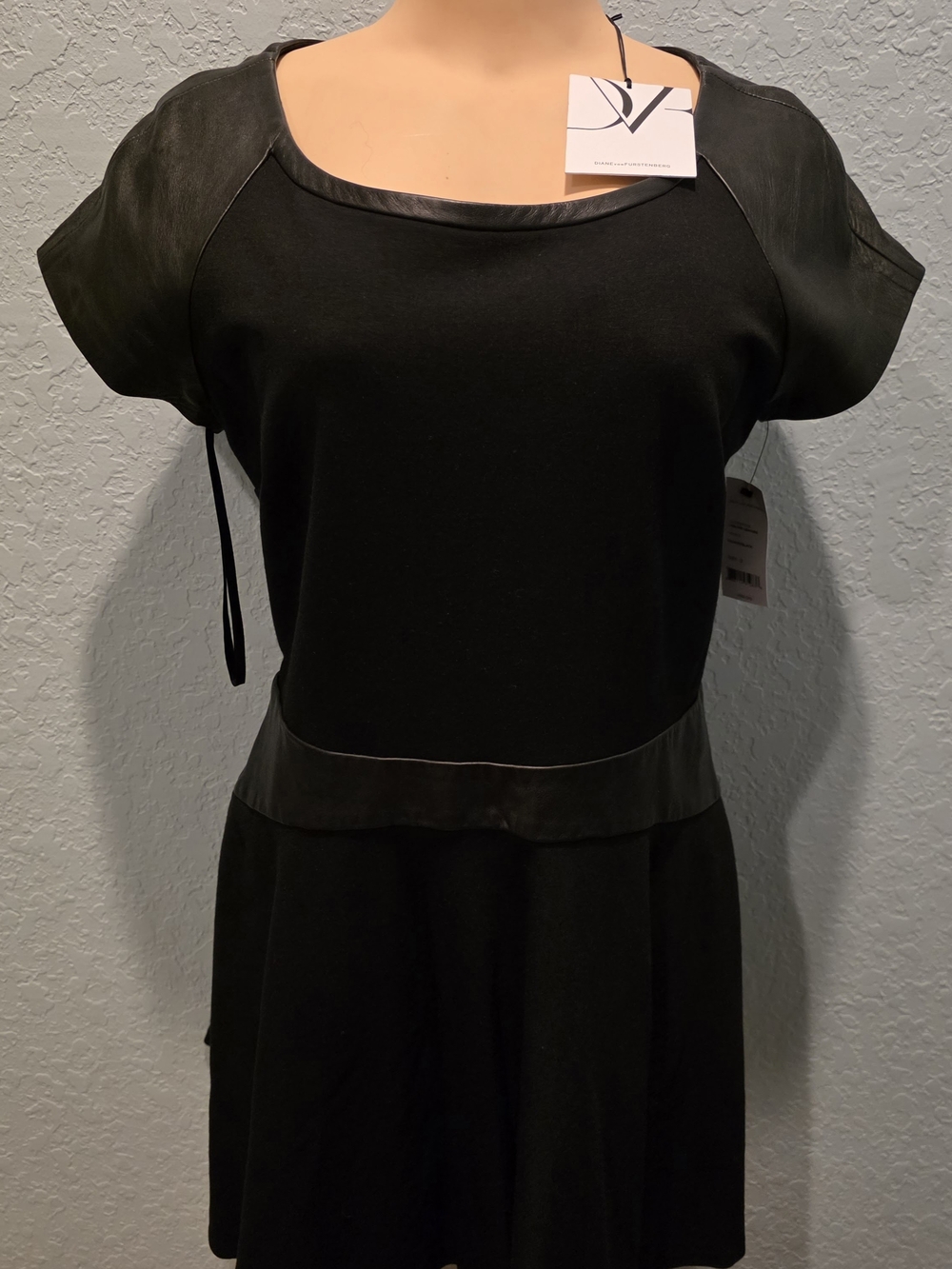 Diane Von Furstenberg Black Short Sleeve Shift Dress